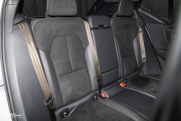 Volvo XC40 1.5 T5 Recharge R-Design | Zwenkbare trekhaak | Adaptieve cruise | Blis | Metallic |