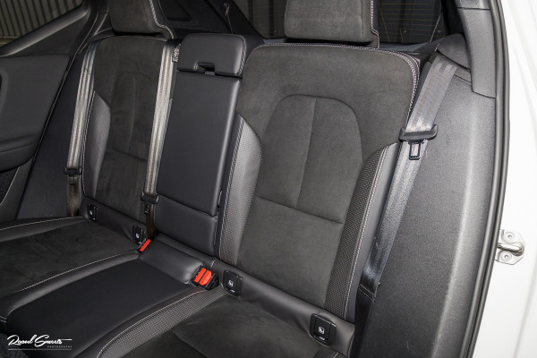 Volvo XC40 1.5 T5 Recharge R-Design | Zwenkbare trekhaak | Adaptieve cruise | Blis | Metallic |