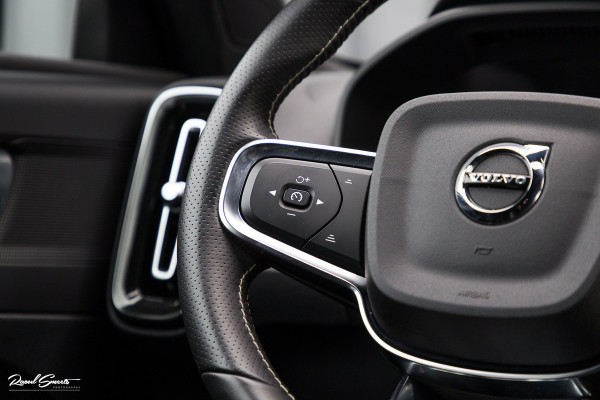 Volvo XC40 1.5 T5 Recharge R-Design | Zwenkbare trekhaak | Adaptieve cruise | Blis | Metallic |