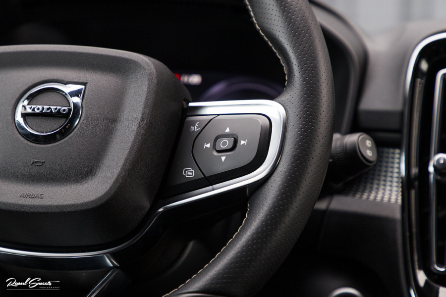 Volvo XC40 1.5 T5 Recharge R-Design | Zwenkbare trekhaak | Adaptieve cruise | Blis | Metallic |