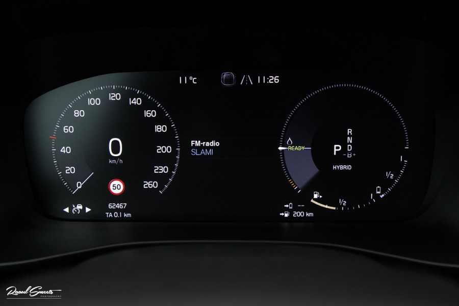 Volvo XC40 1.5 T5 Recharge R-Design | Zwenkbare trekhaak | Adaptieve cruise | Blis | Metallic |