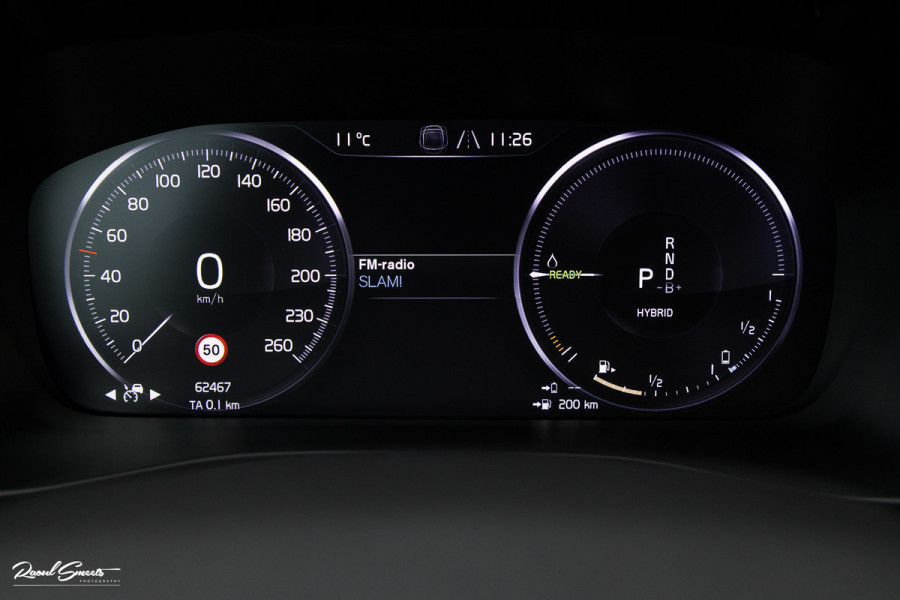 Volvo XC40 1.5 T5 Recharge R-Design | Zwenkbare trekhaak | Adaptieve cruise | Blis | Metallic |