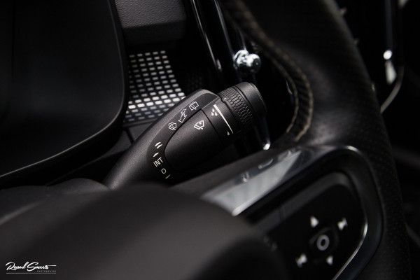 Volvo XC40 1.5 T5 Recharge R-Design | Zwenkbare trekhaak | Adaptieve cruise | Blis | Metallic |