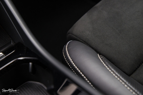 Volvo XC40 1.5 T5 Recharge R-Design | Zwenkbare trekhaak | Adaptieve cruise | Blis | Metallic |