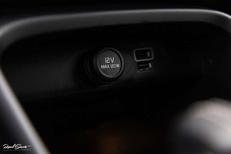 Volvo XC40 1.5 T5 Recharge R-Design | Zwenkbare trekhaak | Adaptieve cruise | Blis | Metallic |