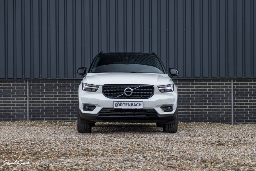 Volvo XC40 1.5 T5 Recharge R-Design | Zwenkbare trekhaak | Adaptieve cruise | Blis | Metallic |