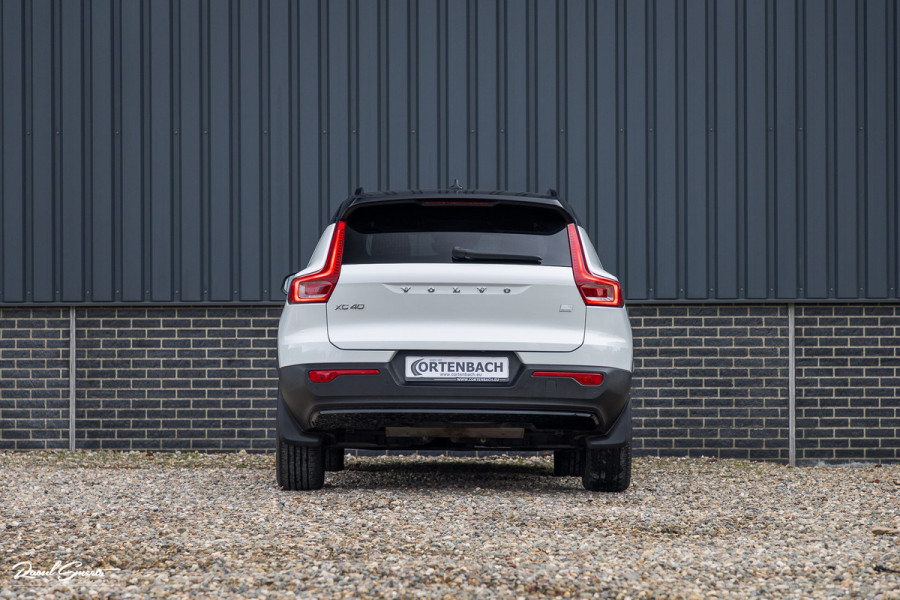 Volvo XC40 1.5 T5 Recharge R-Design | Zwenkbare trekhaak | Adaptieve cruise | Blis | Metallic |