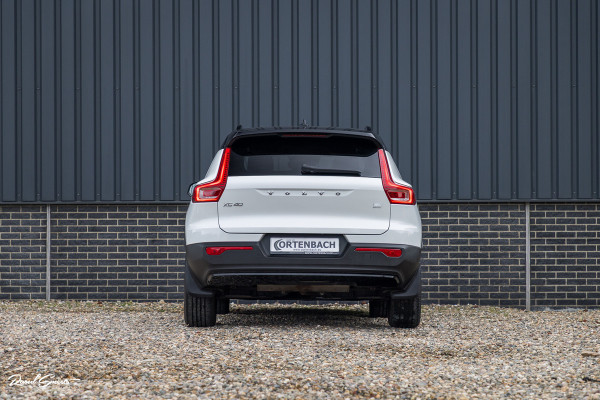 Volvo XC40 1.5 T5 Recharge R-Design | Zwenkbare trekhaak | Adaptieve cruise | Blis | Metallic |
