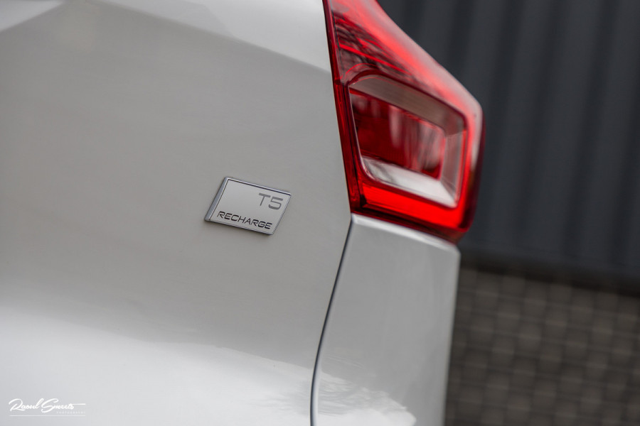 Volvo XC40 1.5 T5 Recharge R-Design | Zwenkbare trekhaak | Adaptieve cruise | Blis | Metallic |