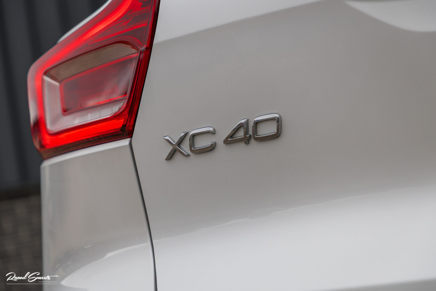 Volvo XC40 1.5 T5 Recharge R-Design | Zwenkbare trekhaak | Adaptieve cruise | Blis | Metallic |