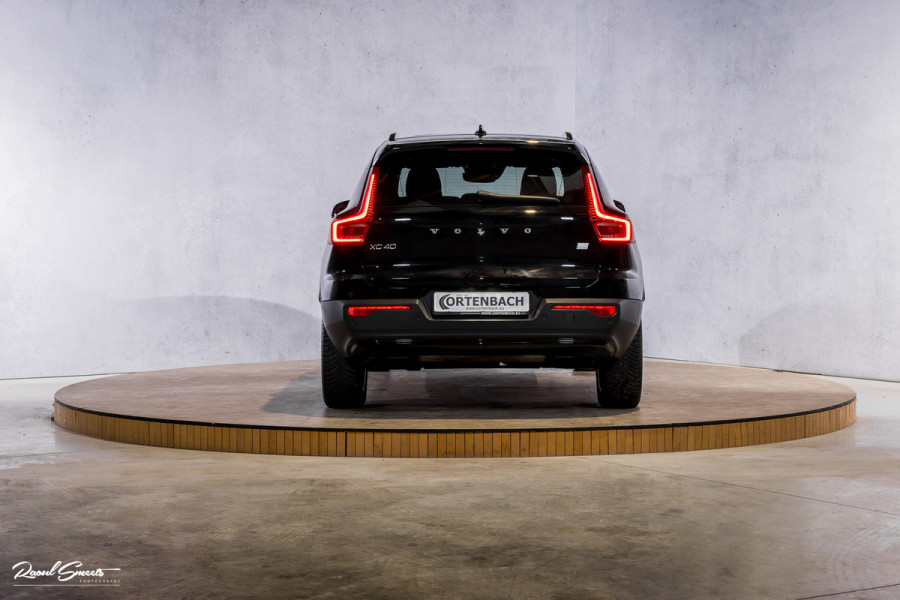 Volvo XC40 1.5 T5 Plug-in hybrid Ultimate Dark | Panorama dak | Adaptieve cruise | Blis | Memory | Harman Kardon |