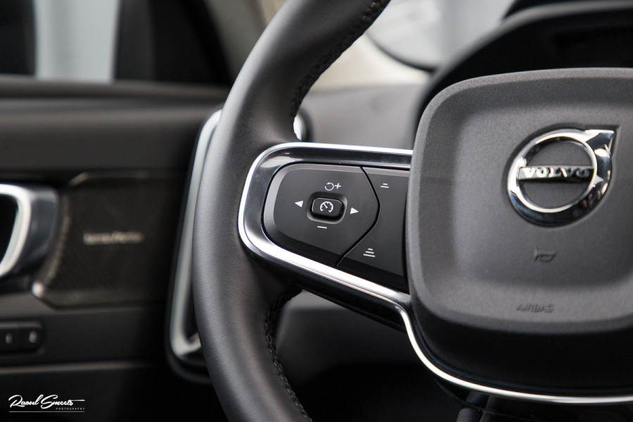 Volvo XC40 1.5 T5 Plug-in hybrid Ultimate Dark | Panorama dak | Adaptieve cruise | Blis | Memory | Harman Kardon |