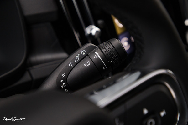 Volvo XC40 1.5 T5 Plug-in hybrid Ultimate Dark | Panorama dak | Adaptieve cruise | Blis | Memory | Harman Kardon |