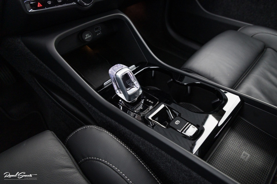 Volvo XC40 1.5 T5 Plug-in hybrid Ultimate Dark | Panorama dak | Adaptieve cruise | Blis | Memory | Harman Kardon |