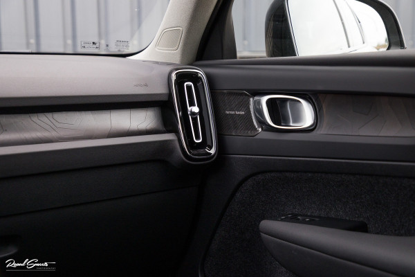 Volvo XC40 1.5 T5 Plug-in hybrid Ultimate Dark | Panorama dak | Adaptieve cruise | Blis | Memory | Harman Kardon |