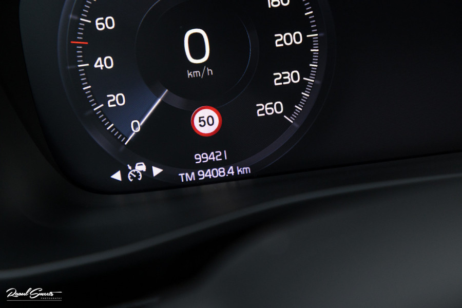 Volvo XC40 1.5 T5 Plug-in hybrid Ultimate Dark | Panorama dak | Adaptieve cruise | Blis | Memory | Harman Kardon |