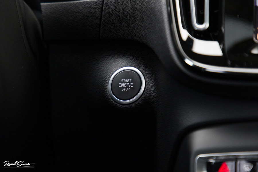 Volvo XC40 1.5 T5 Plug-in hybrid Ultimate Dark | Panorama dak | Adaptieve cruise | Blis | Memory | Harman Kardon |