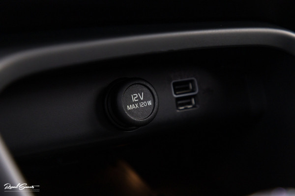 Volvo XC40 1.5 T5 Plug-in hybrid Ultimate Dark | Panorama dak | Adaptieve cruise | Blis | Memory | Harman Kardon |