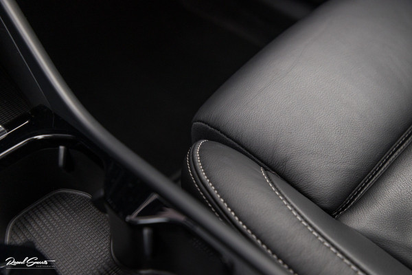 Volvo XC40 1.5 T5 Plug-in hybrid Ultimate Dark | Panorama dak | Adaptieve cruise | Blis | Memory | Harman Kardon |