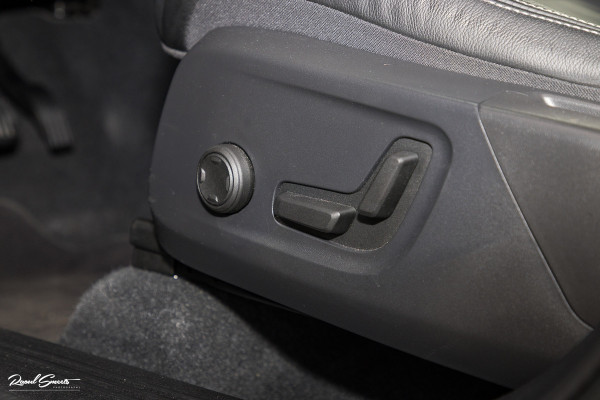 Volvo XC40 1.5 T5 Plug-in hybrid Ultimate Dark | Panorama dak | Adaptieve cruise | Blis | Memory | Harman Kardon |