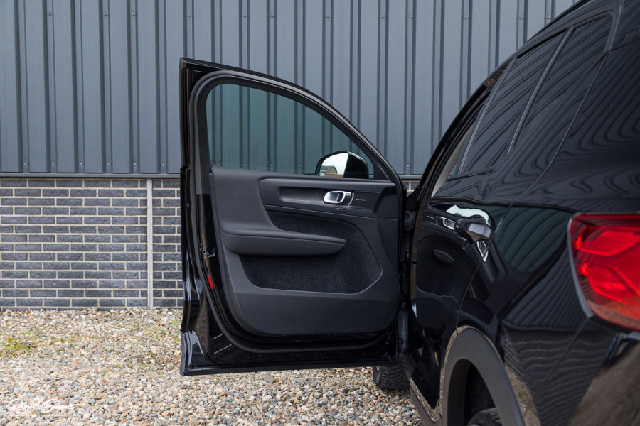 Volvo XC40 1.5 T5 Plug-in hybrid Ultimate Dark | Panorama dak | Adaptieve cruise | Blis | Memory | Harman Kardon |