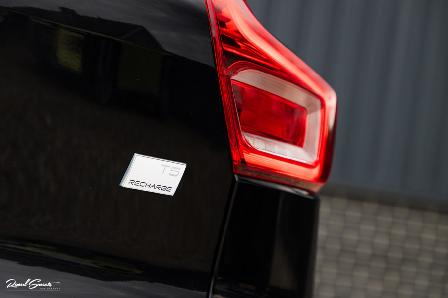 Volvo XC40 1.5 T5 Plug-in hybrid Ultimate Dark | Panorama dak | Adaptieve cruise | Blis | Memory | Harman Kardon |