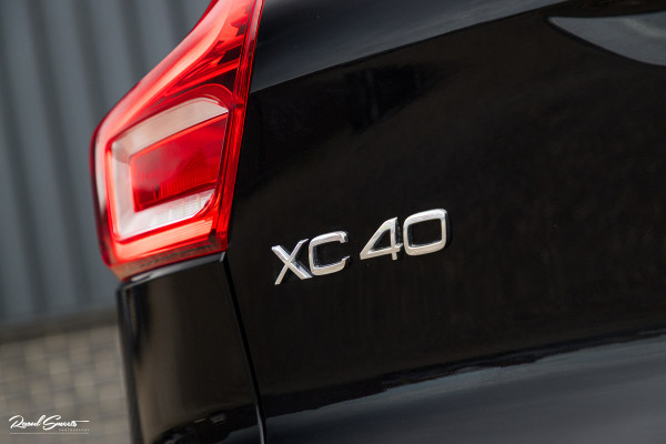 Volvo XC40 1.5 T5 Plug-in hybrid Ultimate Dark | Panorama dak | Adaptieve cruise | Blis | Memory | Harman Kardon |