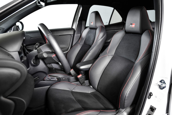 Toyota Yaris Cross 1.5 Hybrid 130 GR Sport | Dig.Cockpit | Adapt.Cruise | Head-up | Stoel+Stuurverw. | 360 Camera | PDC + NAV + App.Connect (Draadloos) | ECC | LM 18" | 9816