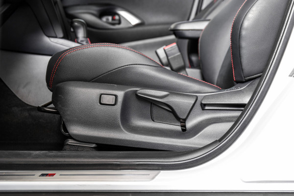 Toyota Yaris Cross 1.5 Hybrid 130 GR Sport | Dig.Cockpit | Adapt.Cruise | Head-up | Stoel+Stuurverw. | 360 Camera | PDC + NAV + App.Connect (Draadloos) | ECC | LM 18" | 9816