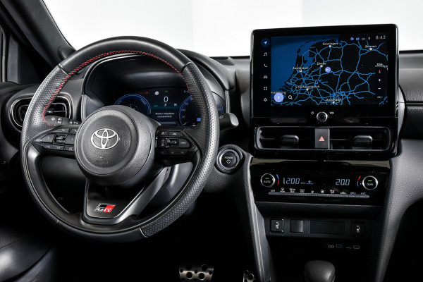 Toyota Yaris Cross 1.5 Hybrid 130 GR Sport | Dig.Cockpit | Adapt.Cruise | Head-up | Stoel+Stuurverw. | 360 Camera | PDC + NAV + App.Connect (Draadloos) | ECC | LM 18" | 9816