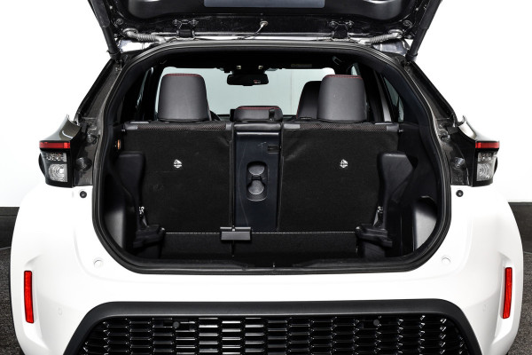 Toyota Yaris Cross 1.5 Hybrid 130 GR Sport | Dig.Cockpit | Adapt.Cruise | Head-up | Stoel+Stuurverw. | 360 Camera | PDC + NAV + App.Connect (Draadloos) | ECC | LM 18" | 9816