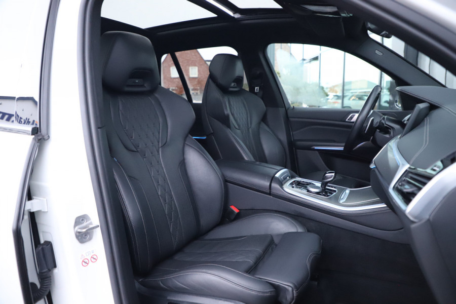 BMW X5 xDrive45e M | 394PK | Luchtvering | Head-up | Massage | M-Stoelen | Sfeerverlichting | Keyless-go | Stoelkoeling | Trekhaak | 20