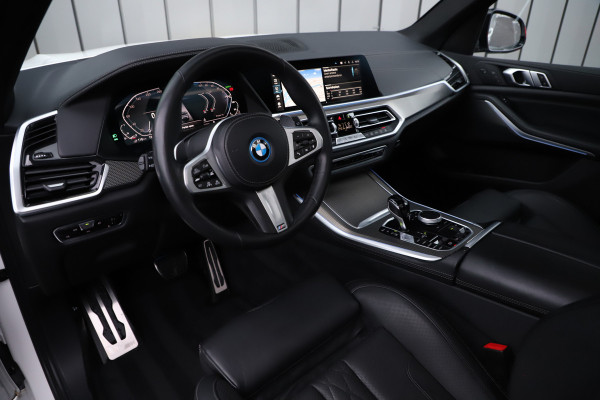 BMW X5 xDrive45e M | 394PK | Luchtvering | Head-up | Massage | M-Stoelen | Sfeerverlichting | Keyless-go | Stoelkoeling | Trekhaak | 20