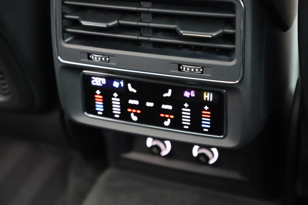 Audi Q8 55 TFSI quattro Pro Line S | 340PK | Luchtvering | Achterasbesturing | Head-up | Memory | B&O | Sfeerverlichting | Keyless-go |