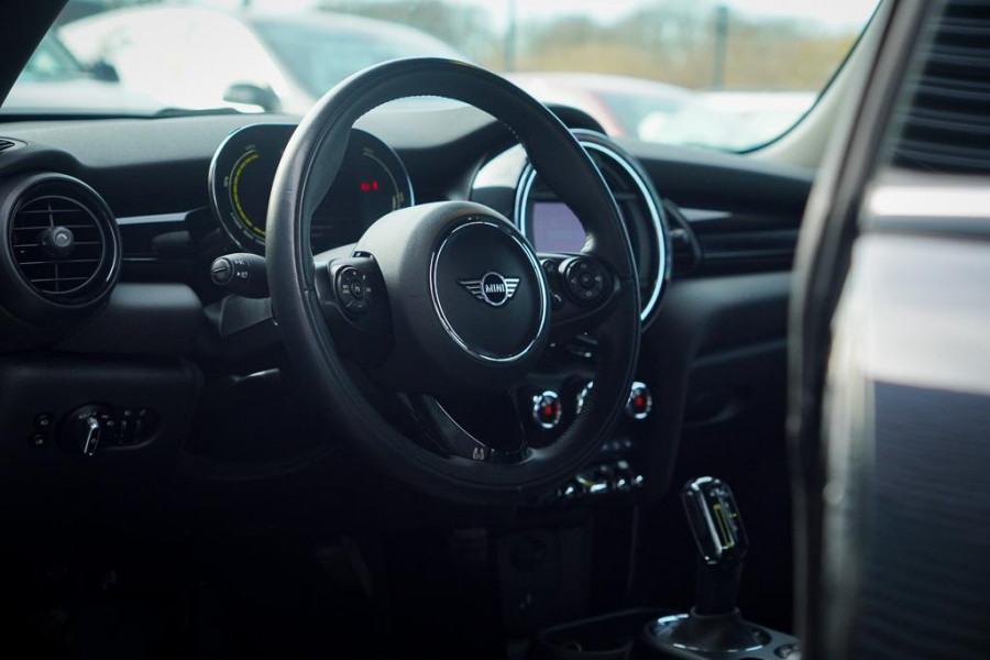 MINI Mini Electric Essential 33 kWh / Sportstoel / Camera / Navi / Stoelverwarming / Incl BTW