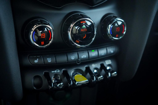 MINI Mini Electric Essential 33 kWh / Sportstoel / Camera / Navi / Stoelverwarming / Incl BTW