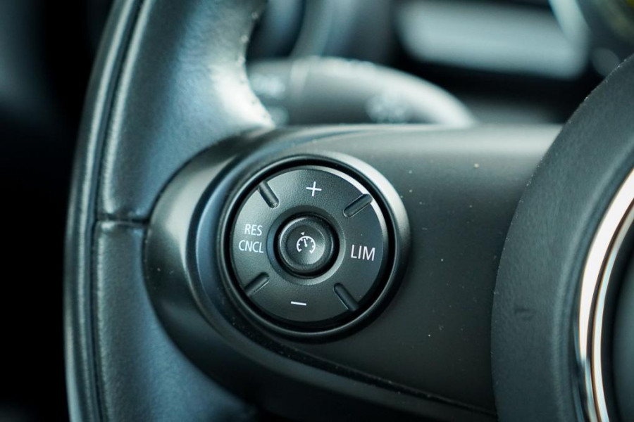 MINI Mini Electric Essential 33 kWh / Sportstoel / Camera / Navi / Stoelverwarming / Incl BTW