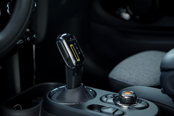 MINI Mini Electric Essential 33 kWh / Sportstoel / Camera / Navi / Stoelverwarming / Incl BTW