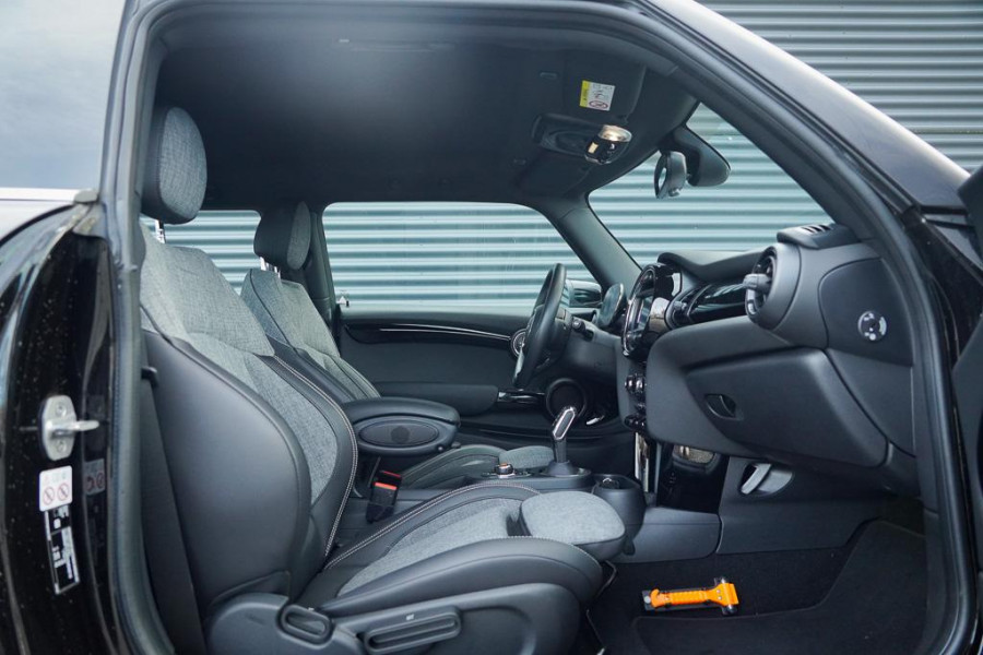 MINI Mini Electric Essential 33 kWh / Sportstoel / Camera / Navi / Stoelverwarming / Incl BTW