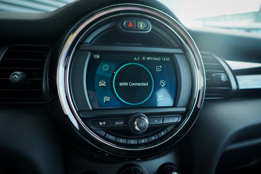 MINI Mini Electric Essential 33 kWh / Sportstoel / Camera / Navi / Stoelverwarming / Incl BTW