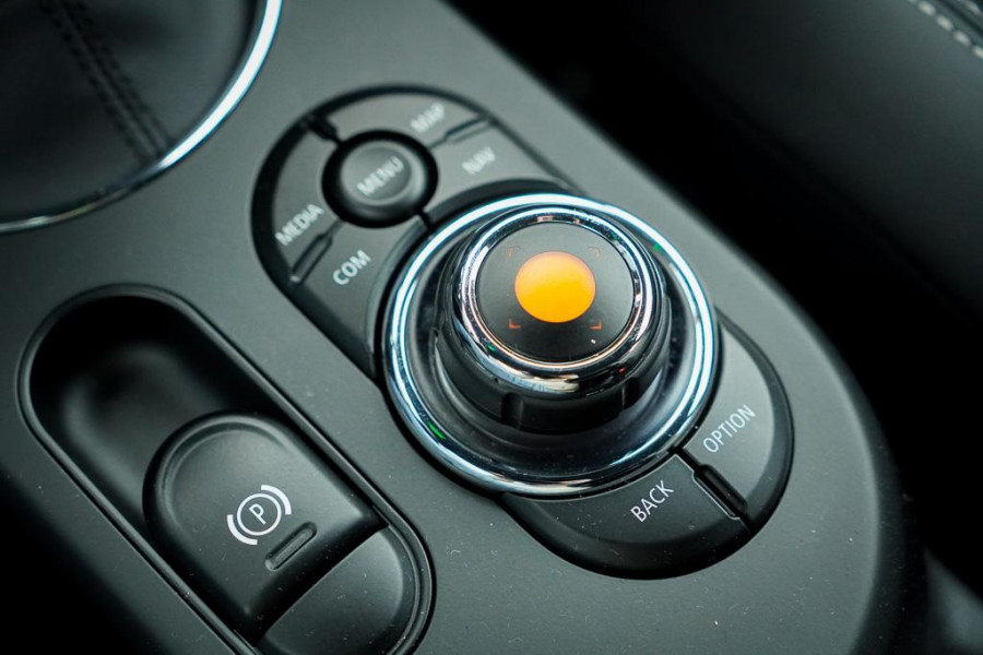 MINI Mini Electric Essential 33 kWh / Sportstoel / Camera / Navi / Stoelverwarming / Incl BTW