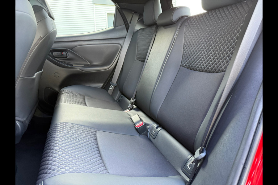 Toyota Yaris 1.5 Hybrid Executive - Automaat - JBL - Climate - Navi - Winterpakket