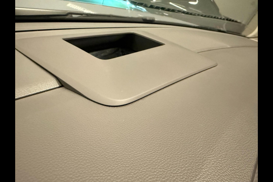 Volkswagen Multivan 1.4 eHybrid Energetic 6P PANO/NAVI/H-KARDON/H-UP/V-COCKPIT/CAM/DAB///