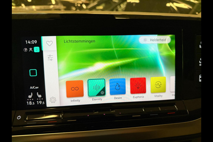 Volkswagen Multivan 1.4 eHybrid Energetic 6P PANO/NAVI/H-KARDON/H-UP/V-COCKPIT/CAM/DAB///