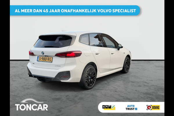 BMW 2 Serie Active Tourer 230e xDrive M-Sport 326PK | 19" LM-velgen | Lage km-stand | Multimedia | Park Assist | A-Camera | Shadow