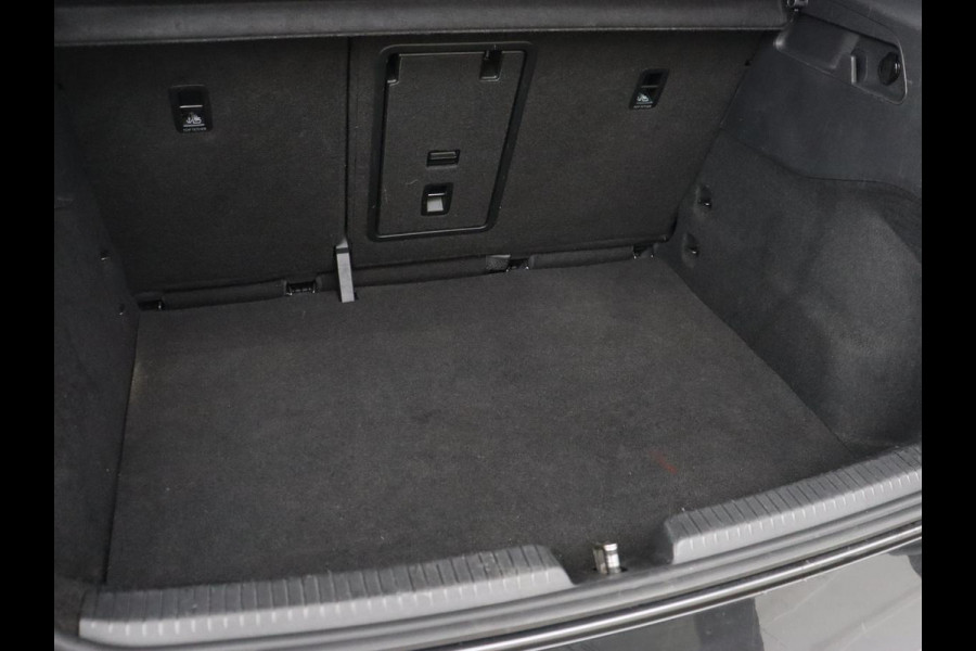 Volkswagen ID.3 First Plus 58 kWh | Stoelverwarming | Matrix LED | Adaptive cruise | Camera | Carplay | Keyless | Stuurverwarming | Navigatie | Parkeerhulp | Climate control