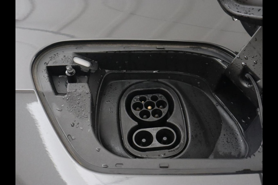 Volkswagen ID.3 First Plus 58 kWh | Stoelverwarming | Matrix LED | Adaptive cruise | Camera | Carplay | Keyless | Stuurverwarming | Navigatie | Parkeerhulp | Climate control