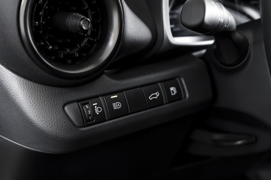 Toyota C-HR 1.8 Hybrid 140 Executive | Dig. Cockpit | Adapt. Cruise | Stoel-+Stuurverw. | Elek. Stoel | PDC | Camera | NAV + App. Connect | ECC | Elek. Klep  | LM 19" | 0023