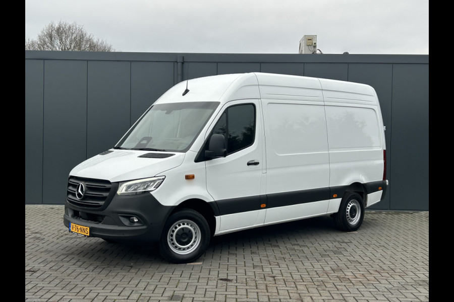 Mercedes-Benz Sprinter 317 CDI AUTOMAAT FACE-LIFT 3.5T RWD / L2H2 / *** 9.061 KM !!*** / LED / STOELVERW / DODEHOEK / MBUX 270 A DEUREN / AIRCO / CRUIS