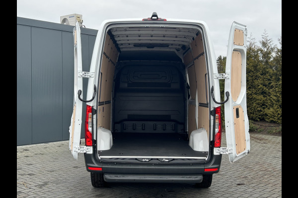 Mercedes-Benz Sprinter 317 CDI AUTOMAAT FACE-LIFT 3.5T RWD / L2H2 / *** 9.061 KM !!*** / LED / STOELVERW / DODEHOEK / MBUX 270 A DEUREN / AIRCO / CRUIS